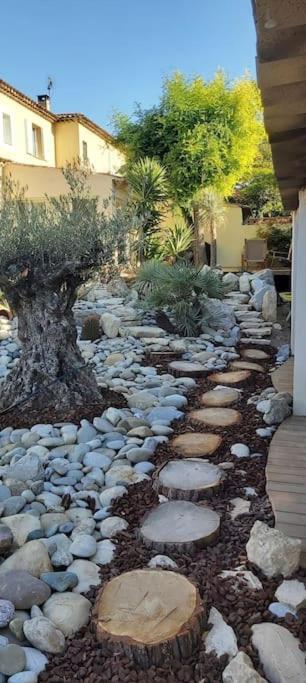 Une Oasis Au Pays De Cezanne Aix-en-Provence Luaran gambar